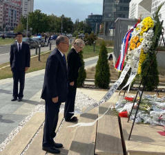 19 September 2023 Marina Ragus and Li Hongzhong lay wreaths at the memorial for the Chinese people killed in NATO bombing
